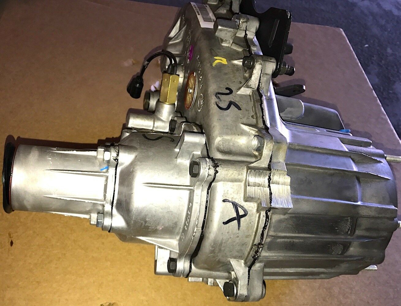 New TRANSFER CASE 242 ; Mil. Hummer ; EC12447125 6005789-A 21908 2520014092512
