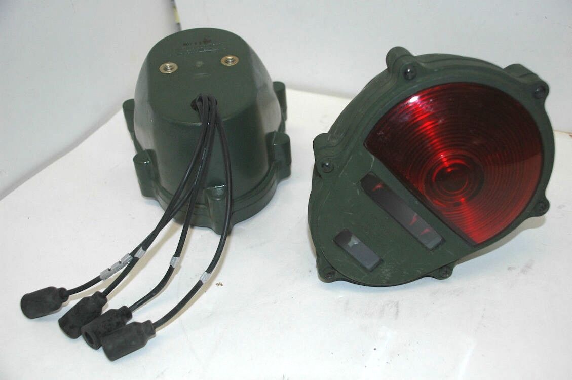 Tail-Light w/Green Plastic Housing&Red Lens; 11614157 MS52125-2 6220008801625