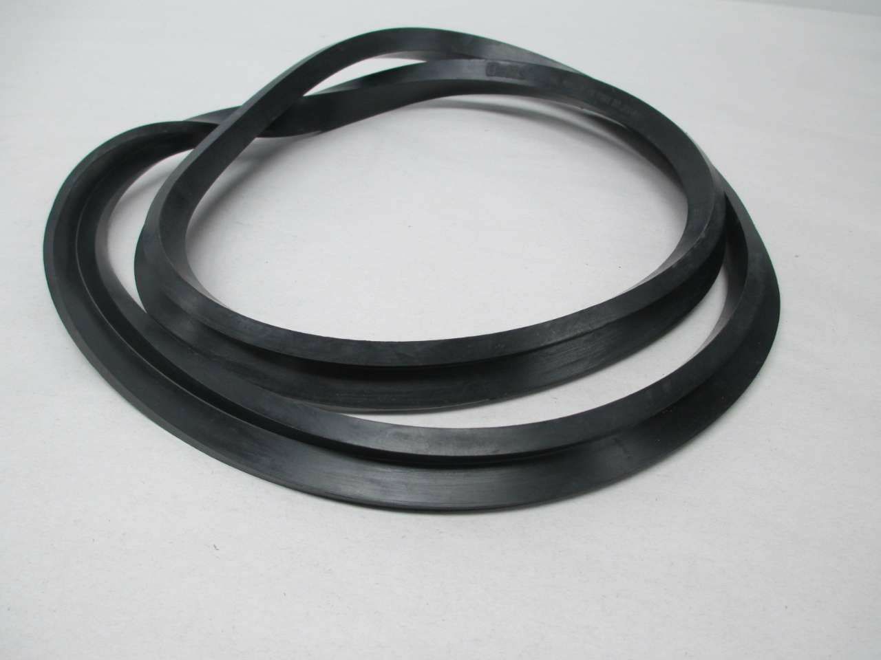 GASKET , MANHOLE ; HEMT T , P15 , R9 , SIXCON ; 5330-01-134-1986 3560BN TKG5451