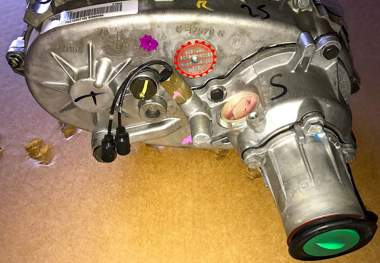 New TRANSFER CASE 242 ; Mil. Hummer ; EC12447125 6005789-A 21908 2520014092512