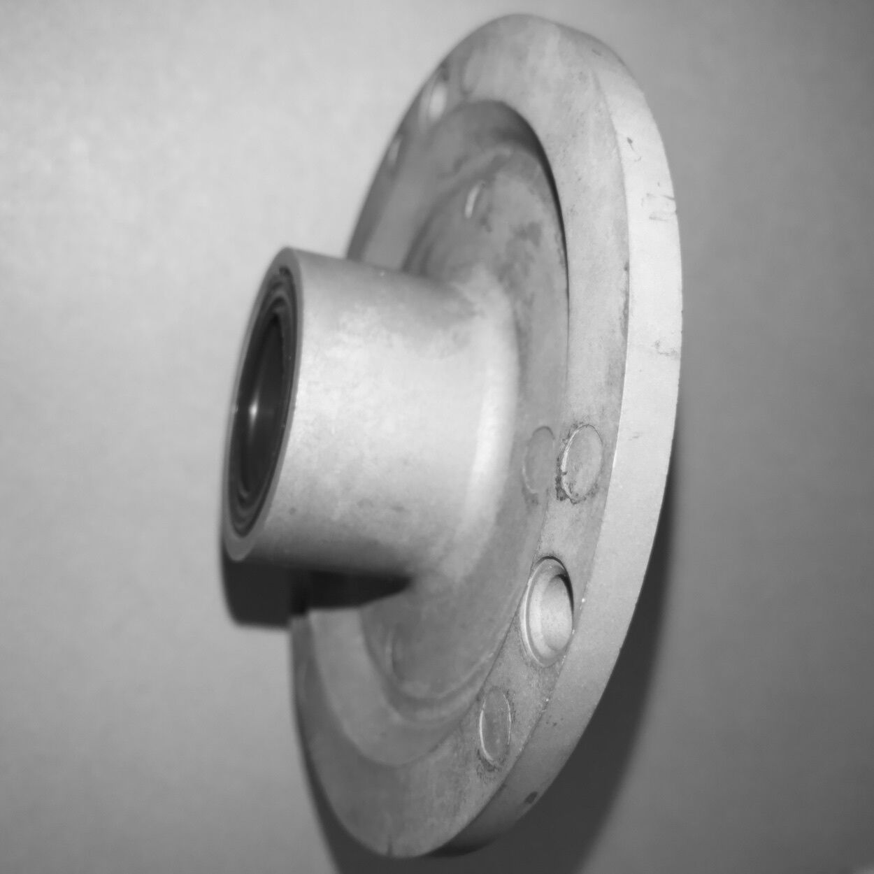 Intermediate Bearing Plate w/seal ; Hummer H1 ; 2990012055981 5741114 MFY-2130