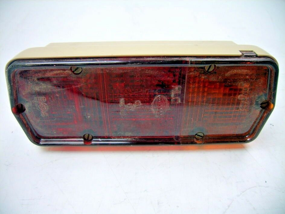 HD Military Tail Light ; Hella ; HEMT T ; 6220-01-557-5924 R0042822 6220000120