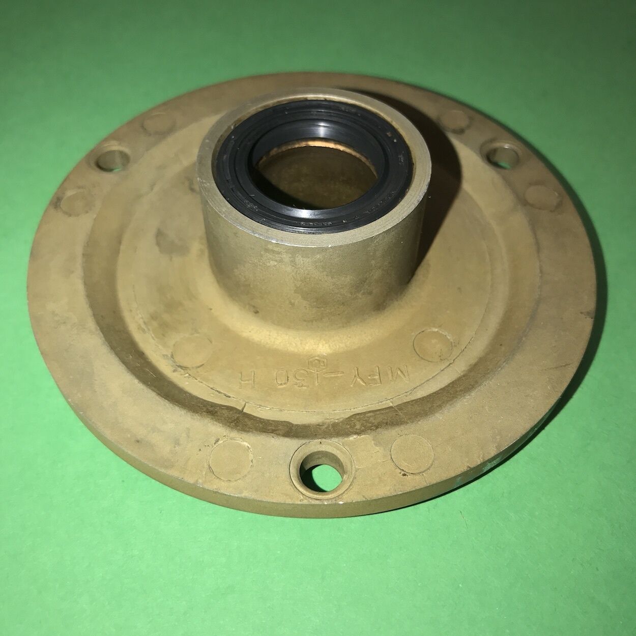 Intermediate Bearing Plate w/seal ; Hummer H1 ; 2990012055981 5741114 MFY-2130