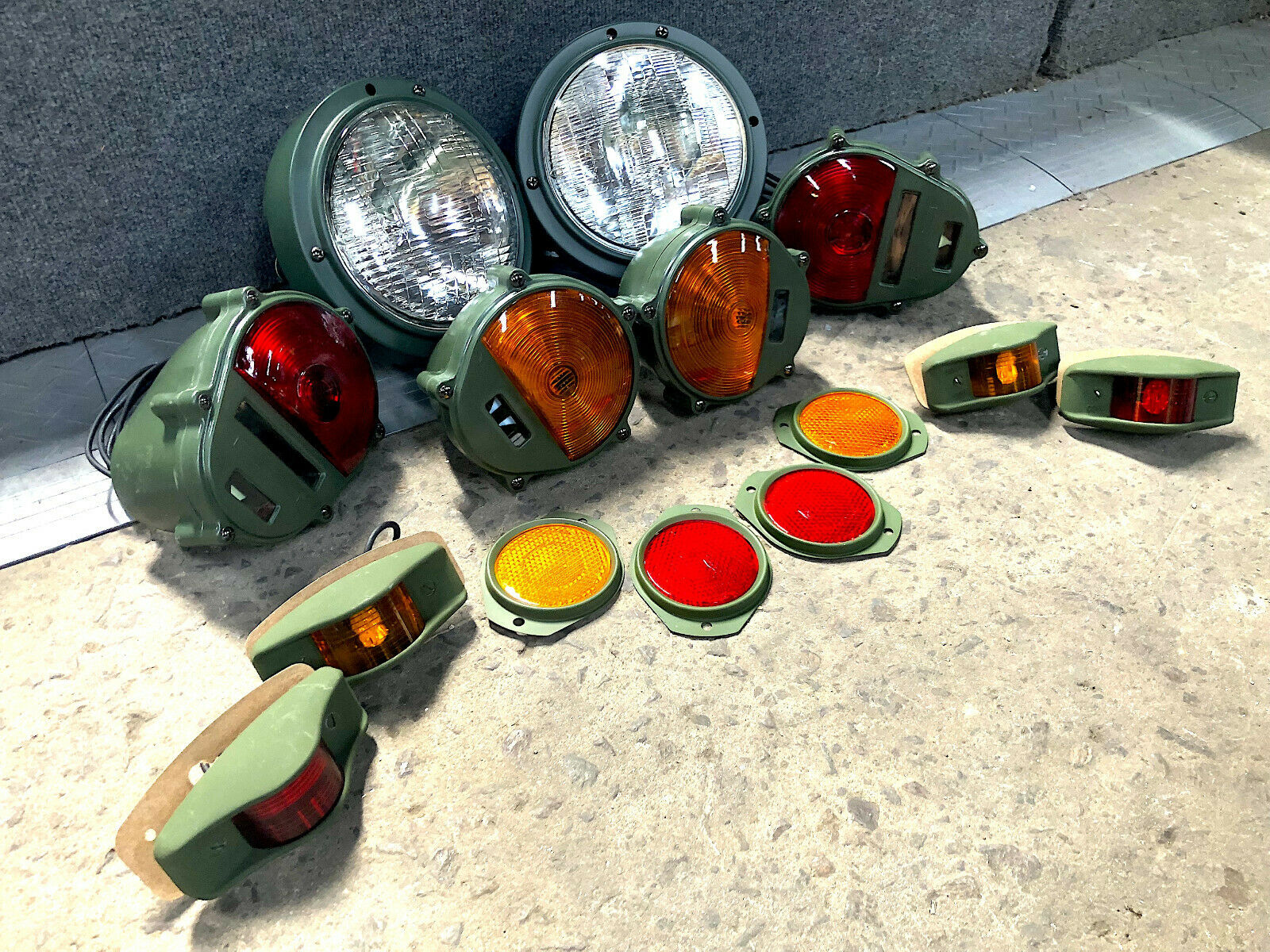 Set of Lights & Reflectors w/383-Green Housings&24v bulbs - Hummer M35 M939 etc.