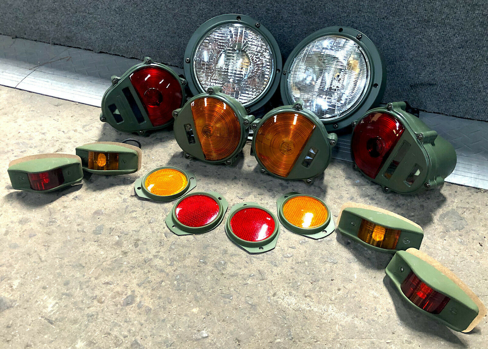 Set of Lights & Reflectors w/383-Green Housings&24v bulbs - Hummer M35 M939 etc.