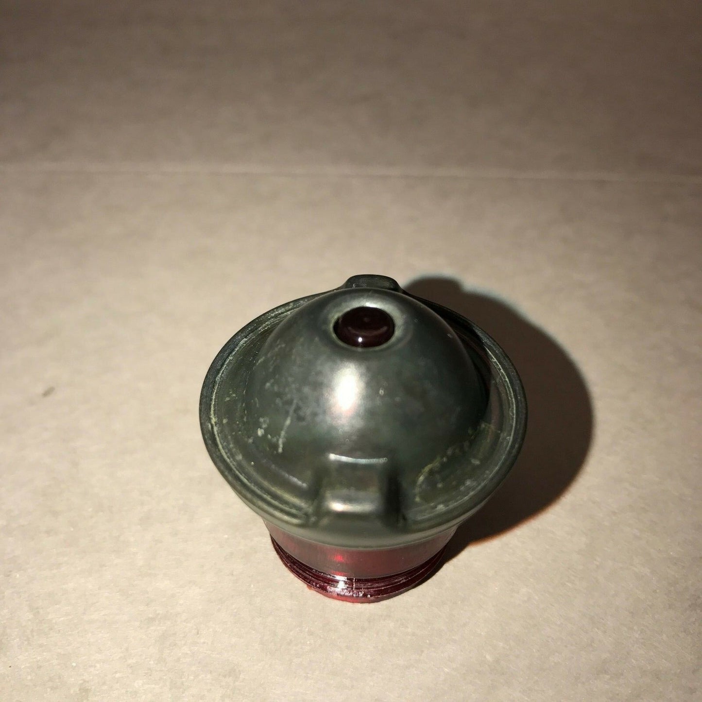 RED LENS w/hole thru GREEN CAP for INDICATOR LIGHT ; 7358622 6210-00-299-5564