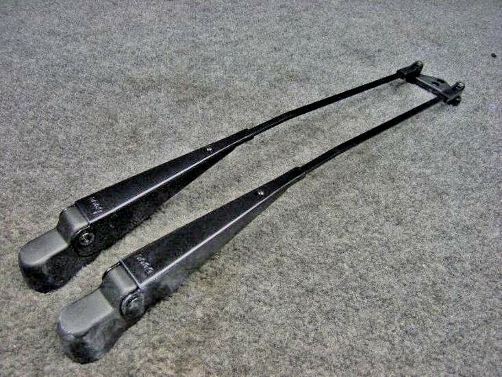 DOUBLE LEVER WINDSHIELD WIPER ; GDLS-CAT1 RG31A3 MRAP; R0071693 2540015576581