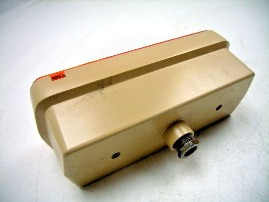 HD Military Tail Light ; Hella ; HEMT T ; 6220-01-557-5924  R0042822  6220000120