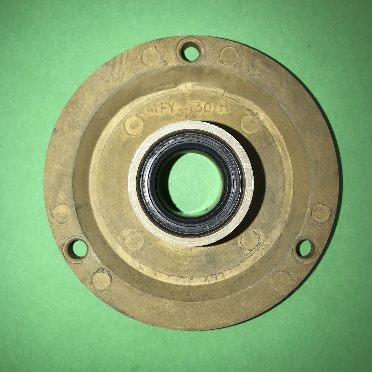Intermediate Bearing Plate w/seal ; Hummer H1 ; 2990012055981 5741114 MFY-2130