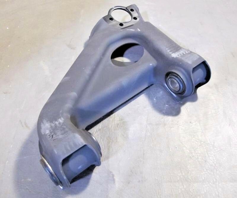 CONTROL-BRACKET , UPPER REAR RH ; Mil. Hummer ; 6030618 2350-01-554-8315