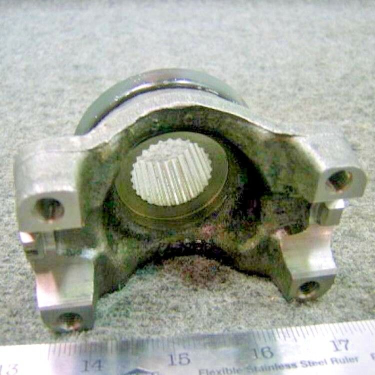 YOKE , INPUT REAR DIFFERENTIAL ; Humvee H1 ; 2520-01-432-3492 5937525 5936880-E