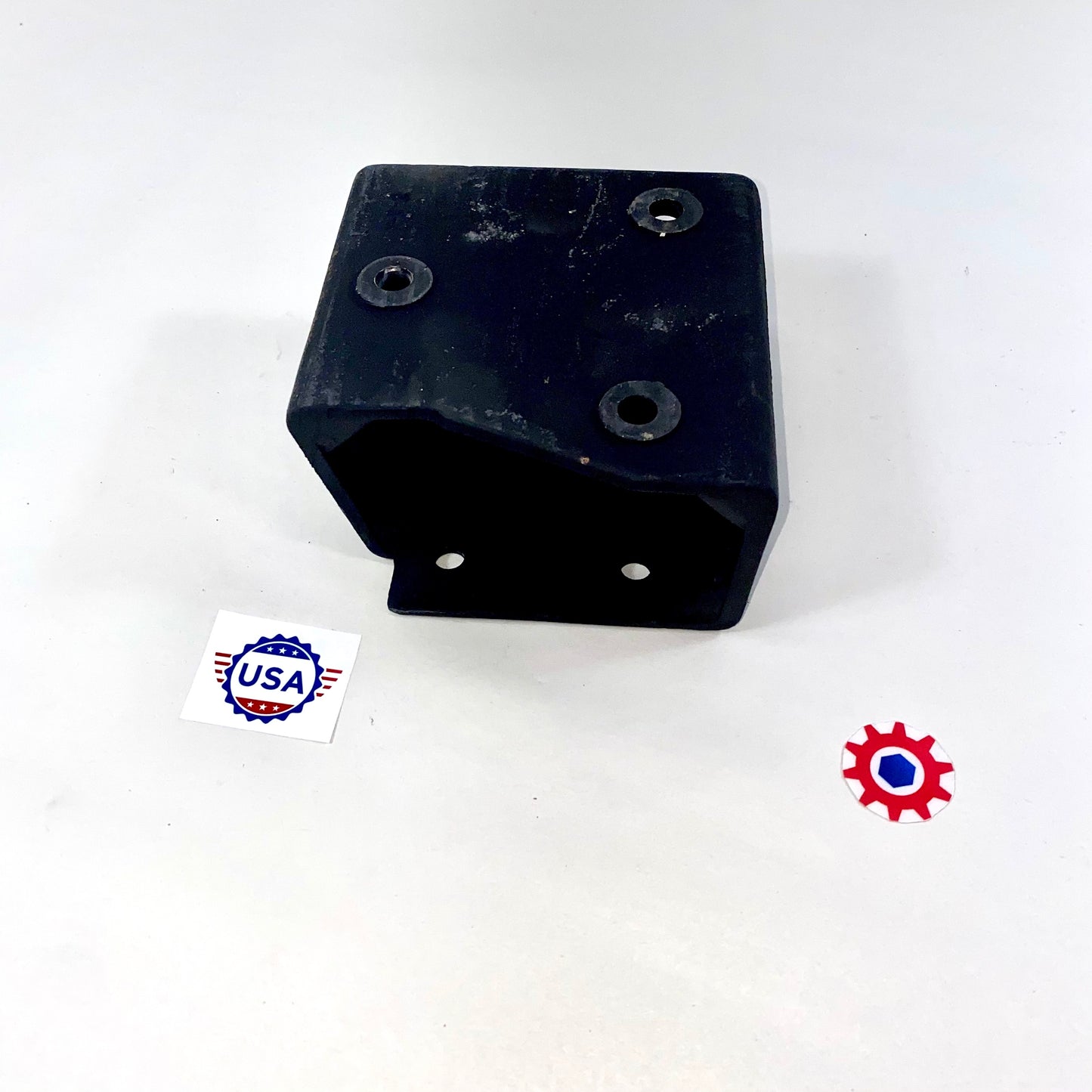 BRACKET , ENGINE MOUNT , RH ; M998A1 H1 HUMMER ; 12480690 2510-01-589-4669