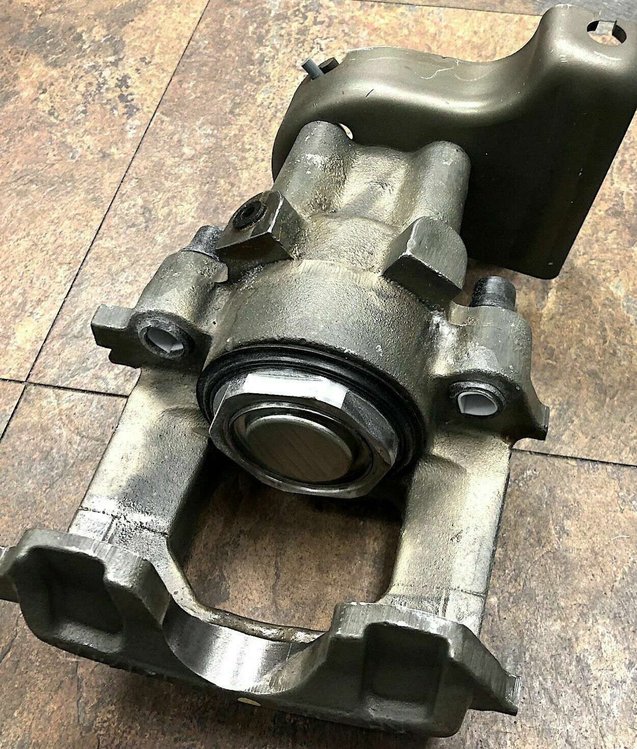 Rear Brake Caliper LH-RR ; Mil. Hummer H1 ; 2530-01-333-6068 12342341 12173602