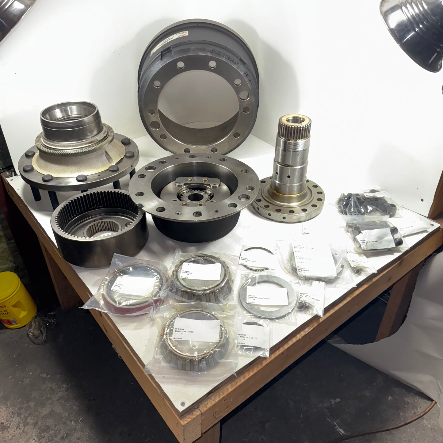 PARTS KIT, WHEEL ENDS/BRAKE DRUMS 2530-01-576-4601 95sk205