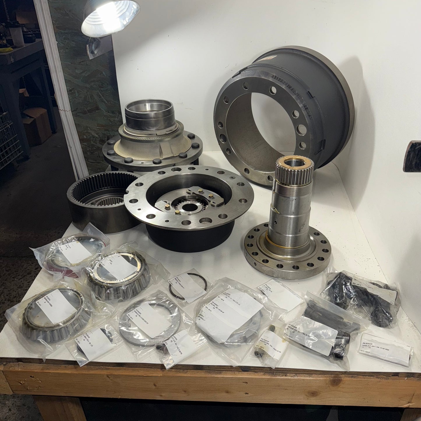 PARTS KIT, WHEEL ENDS/BRAKE DRUMS 2530-01-576-4601 95sk205