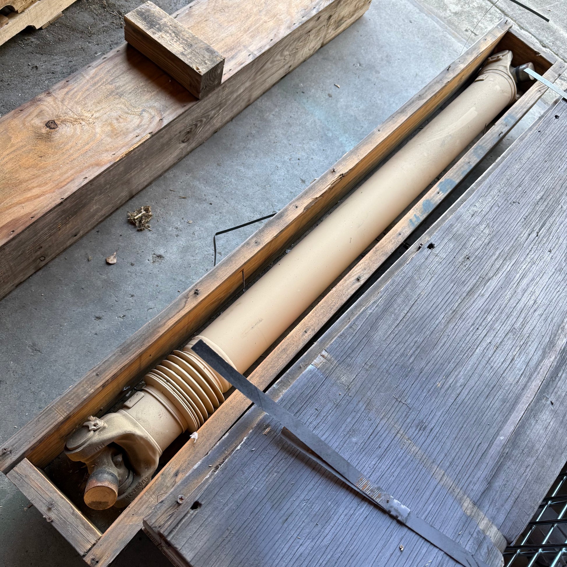 Driveshaft 2520-01-566-4341 2597985C91 MRAP