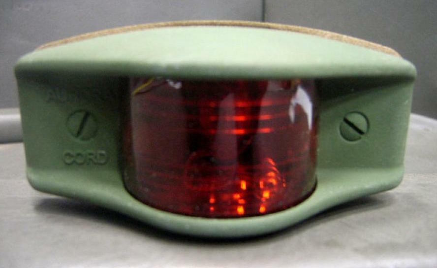 Side Clearance Light , 383 Green Housing , Red Lens , LED-24V ; MS35423-2 w/LED