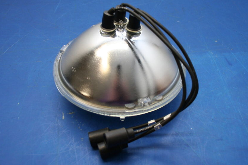 Headlight - 24 volt system; 8741491 MS18008-4863 6240-00-966-3831 ; HUMMER JEEP