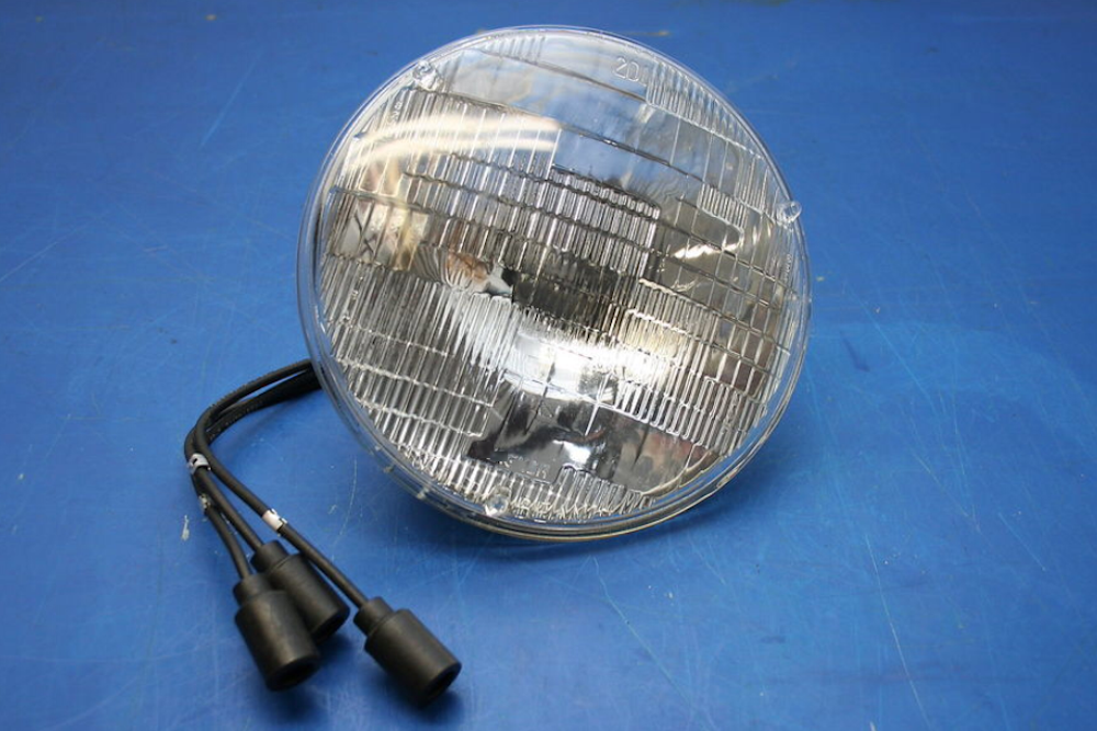 Headlight - 24 volt system; 8741491 MS18008-4863 6240-00-966-3831 ; HUMMER JEEP