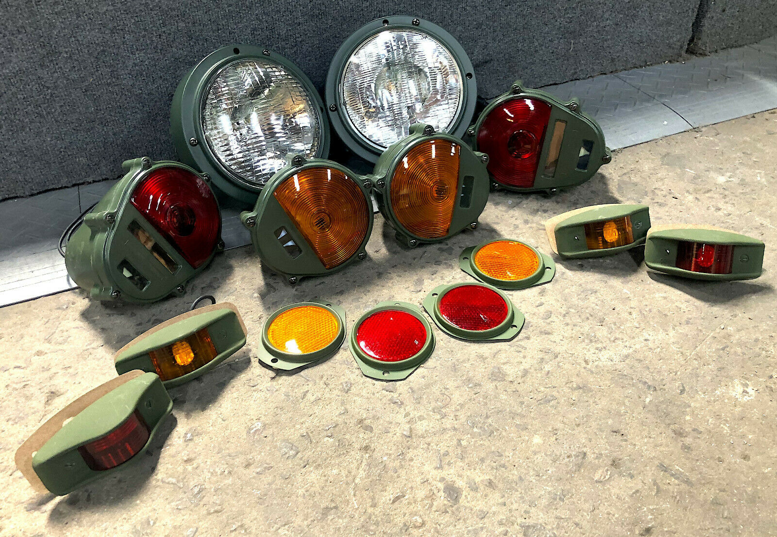 Set of Lights & Reflectors w/383-Green Housings&24v bulbs - Hummer M35 M939 etc.