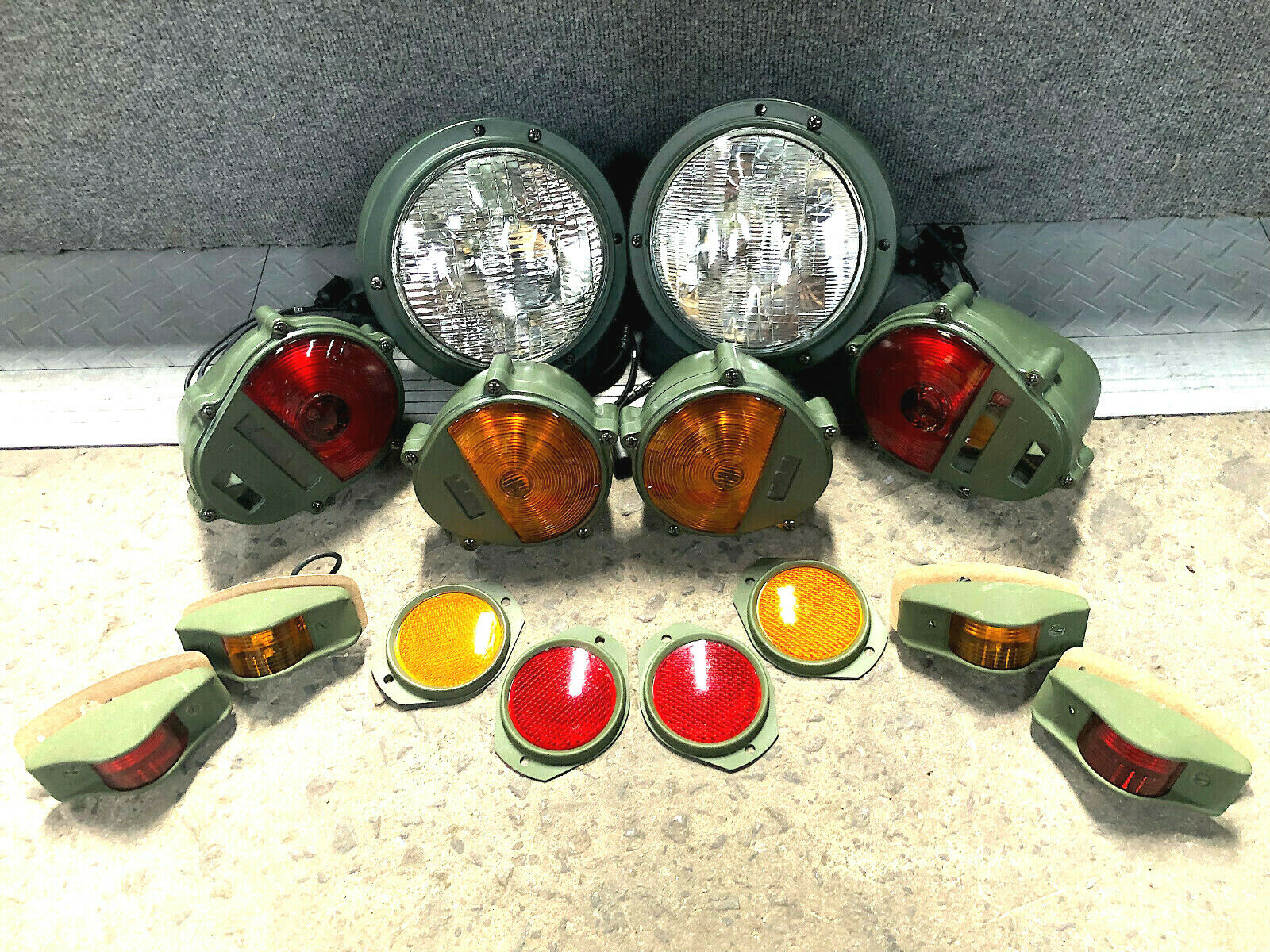 Set of Lights & Reflectors w/383-Green Housings&24v bulbs - Hummer M35 M939 etc.