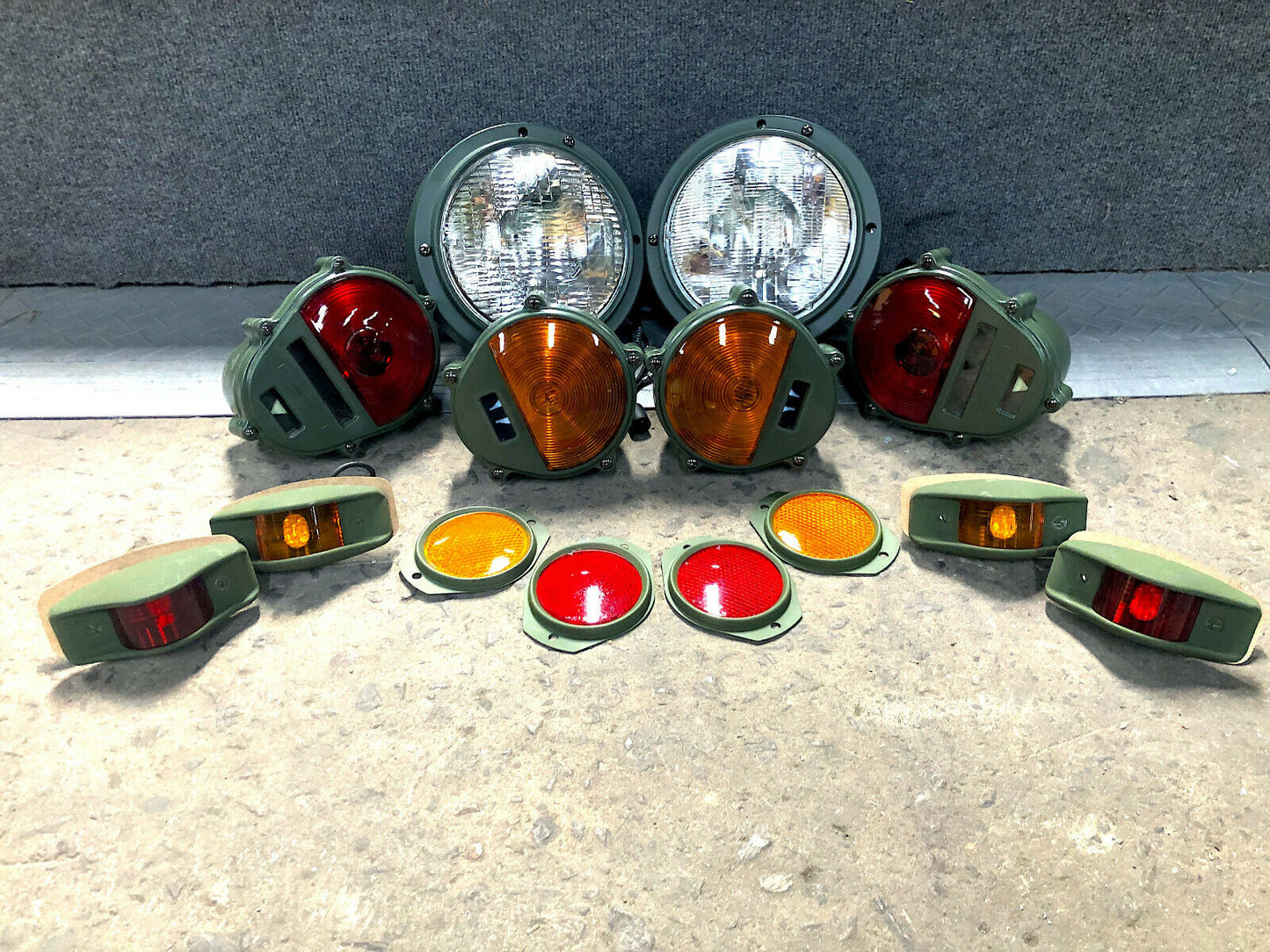 Set of Lights & Reflectors w/383-Green Housings&24v bulbs - Hummer M35 M939 etc.