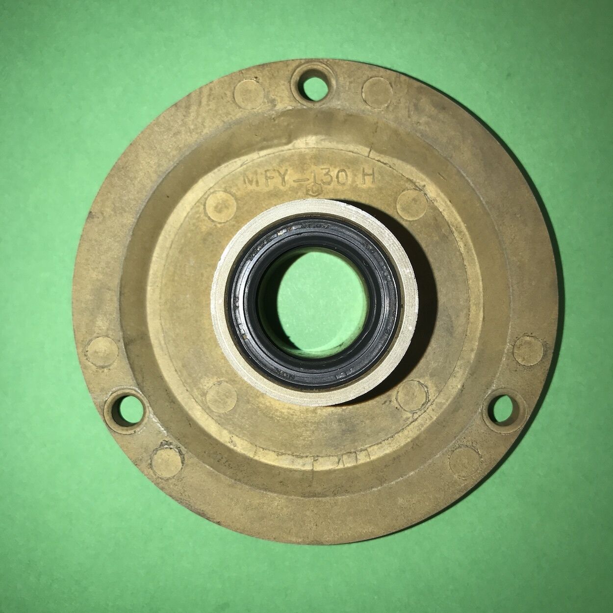 Intermediate Bearing Plate w/seal ; Hummer H1 ; 2990012055981  5741114  MFY-2130