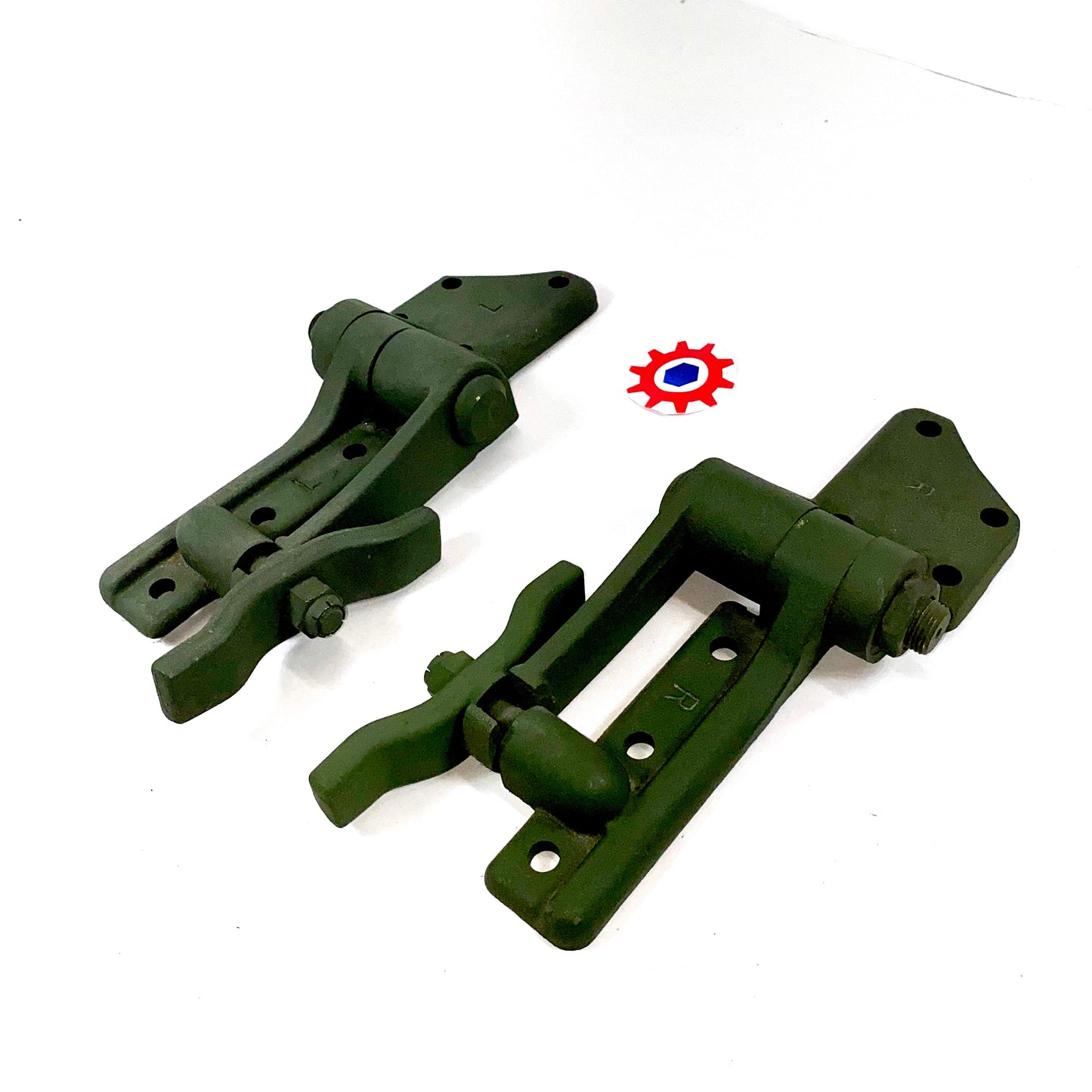 1 Set = LH & RH - WINDSHIELD HINGES, OUTER ; 5Ton or 2.5Ton ; 7373321 & 7373322